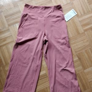 Align wide leg crop